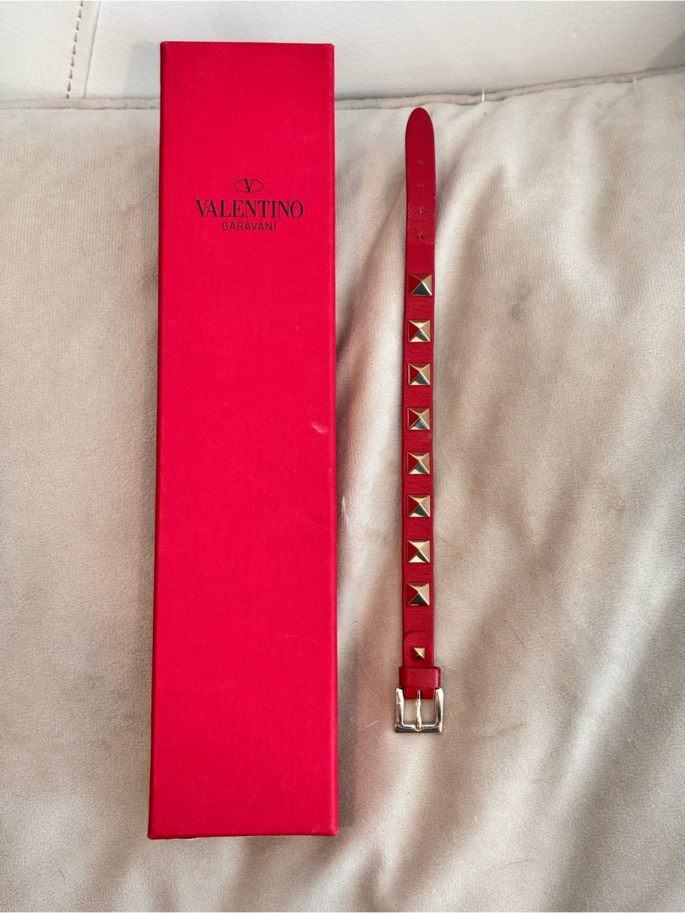Valentino Garavani Rockstud Red Leather Bracelet W/ Box - Picture 2 of 14